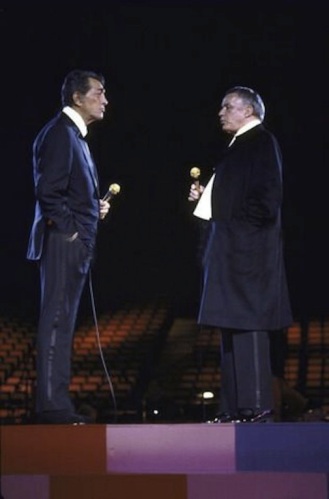 Frank-Sinatra-and-Dean-Martin-on-stage